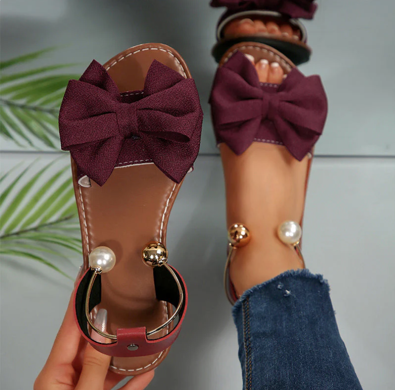 Sandalias con lazo y cierre de perlas