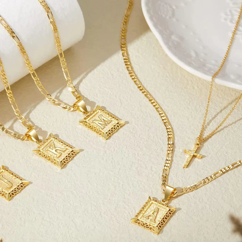 Conjunto Collar Cruz con Inicial | Oro