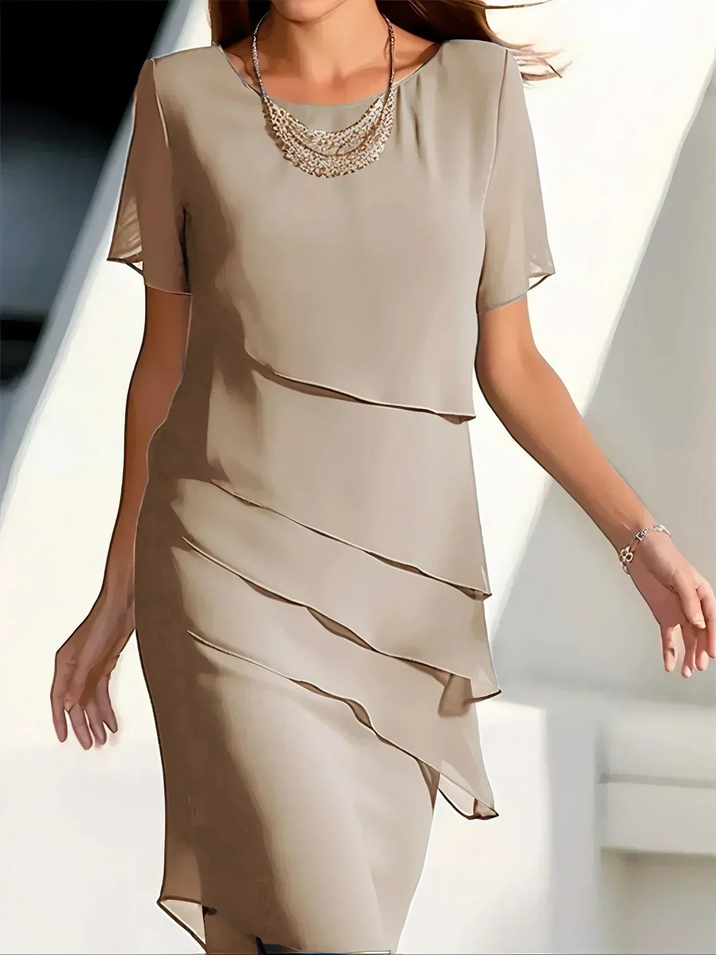 Anastasia - Vestido midi con capas