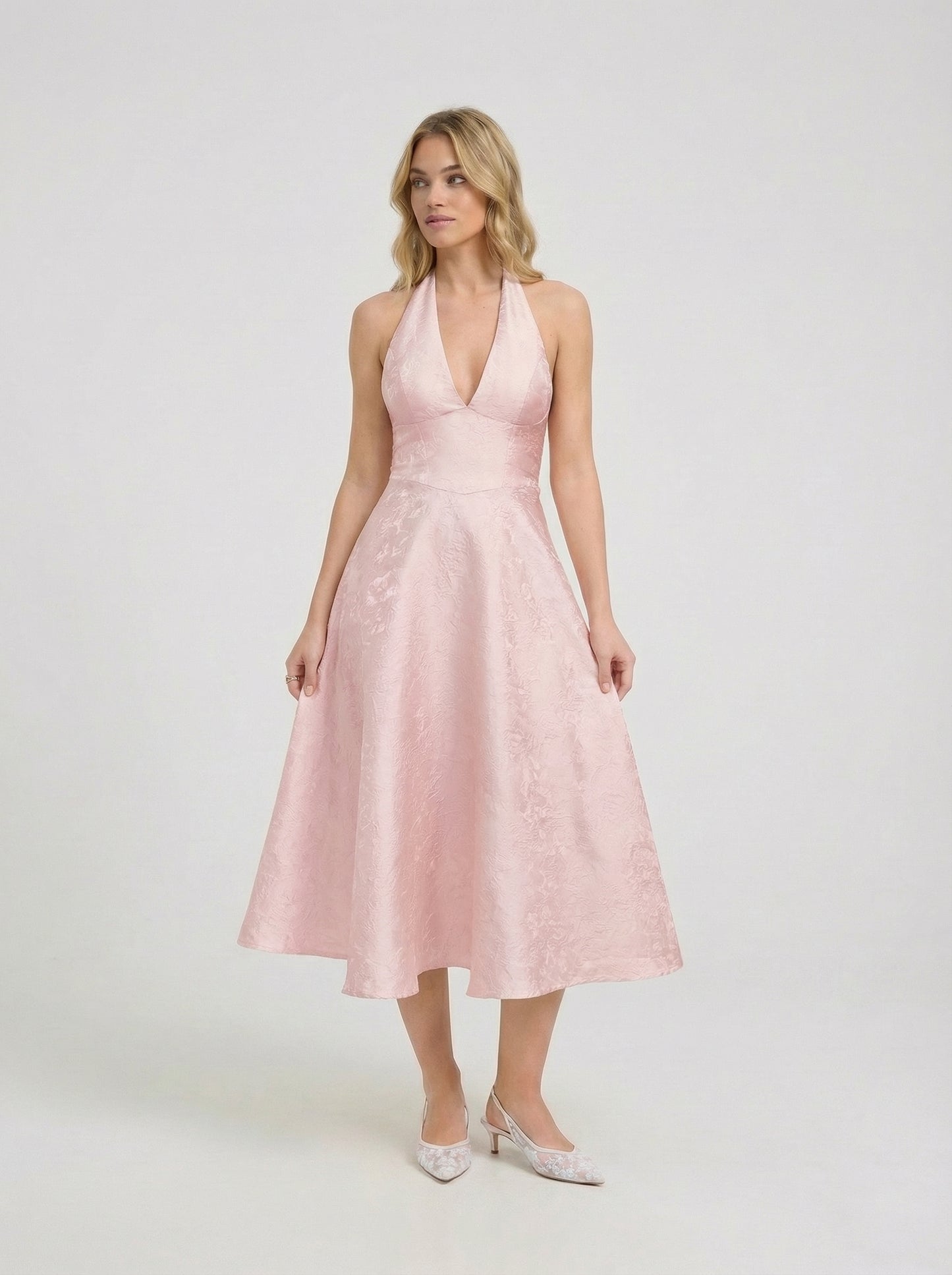 Matilda - Vestido Maxi de Encaje Floral con Cierre de Lazo y Cuello Halter Jacquard