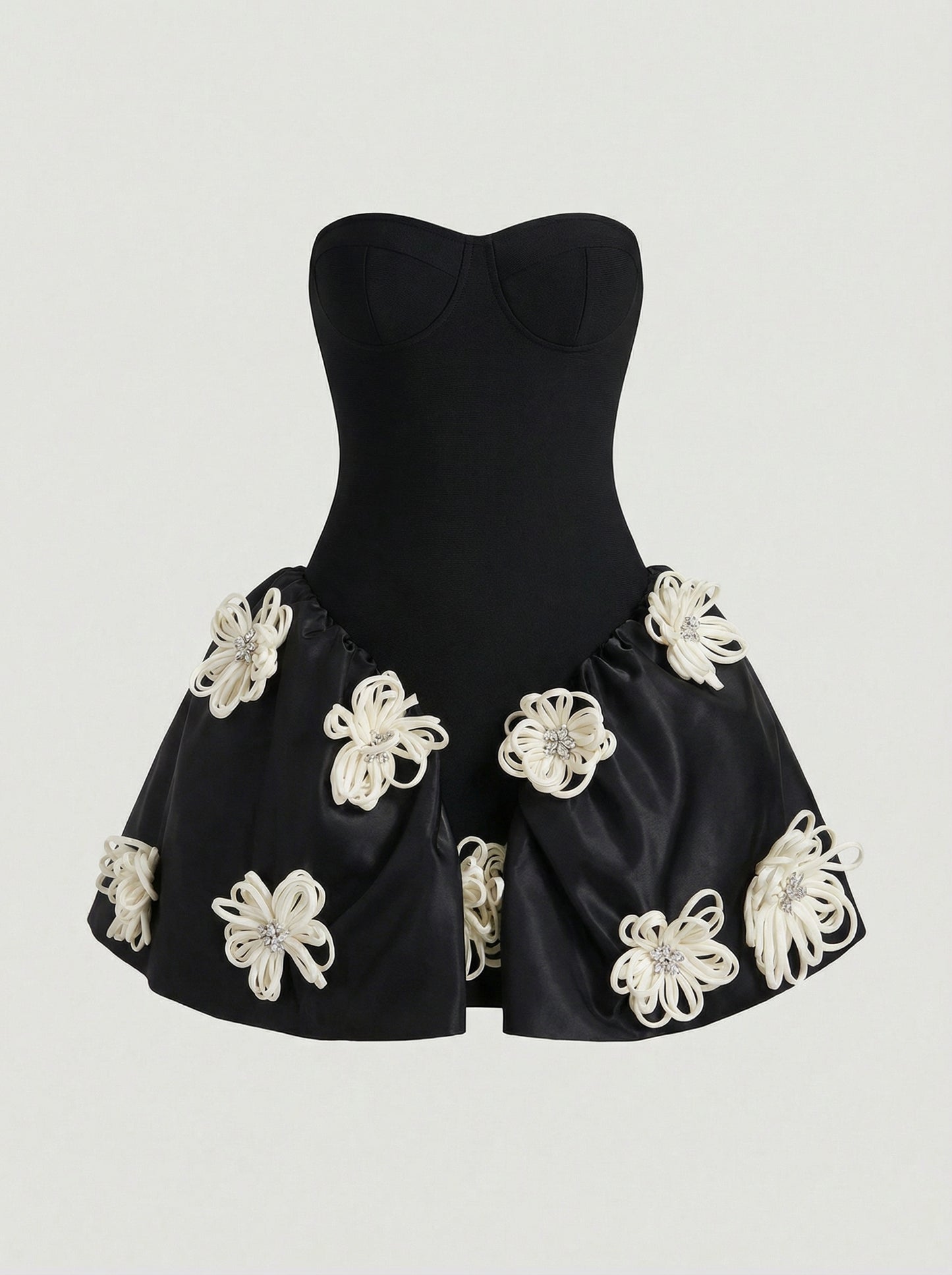 Carolina - Vestido mini con apliques florales y bandage de Leona