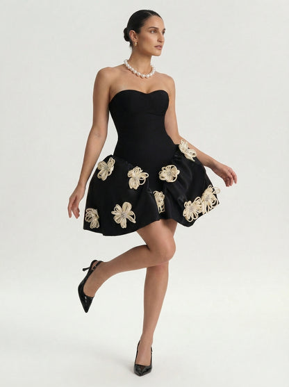 Carolina - Vestido mini con apliques florales y bandage de Leona