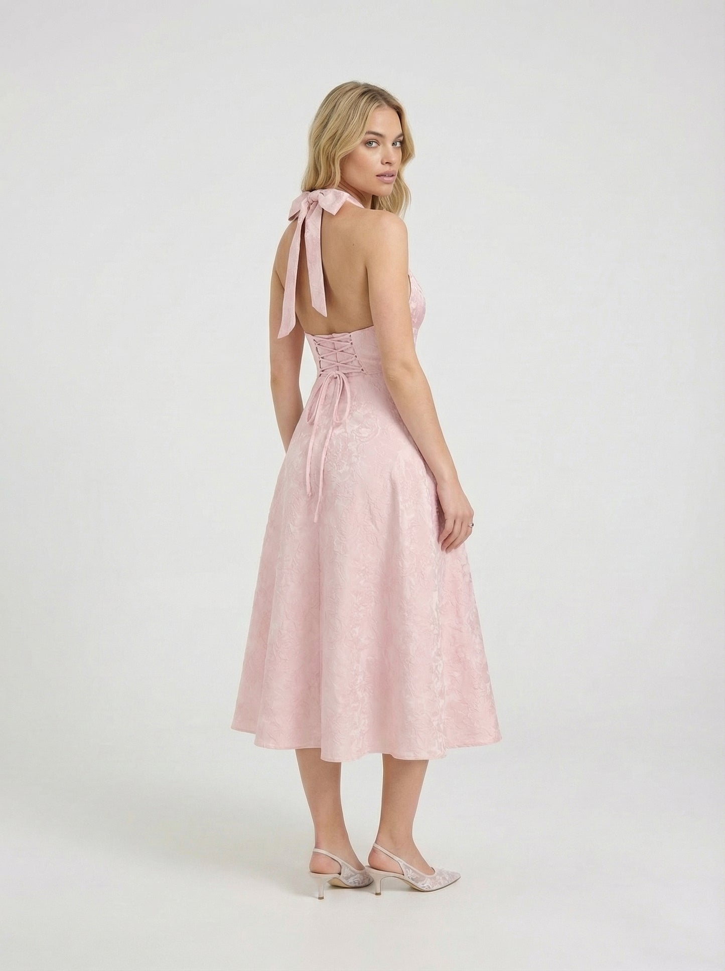 Matilda - Vestido Maxi de Encaje Floral con Cierre de Lazo y Cuello Halter Jacquard